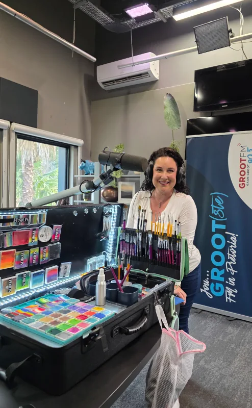 Dora with her professional face painting kit in the GROOT FM studio